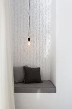 Charger l'image dans la galerie, Géométries du hasard portées par le fil. Coudées, enroulées, courbées, emboitées, fléchées, les formes suivent le fil d'une improvisation inspirée des cultures du monde. Loustic est un papier peint au graphisme piquant et décalé qui saura réveiller subtillement un décor contemporain mais aussi dialoguer avec l'univers léger et candide des chambres d'enfants.