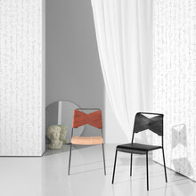 Charger l'image dans la galerie, Géométries du hasard portées par le fil. Coudées, enroulées, courbées, emboitées, fléchées, les formes suivent le fil d'une improvisation inspirée des cultures du monde. Loustic est un papier peint au graphisme piquant et décalé qui saura réveiller subtillement un décor contemporain mais aussi dialoguer avec l'univers léger et candide des chambres d'enfants. Credit Photo Design House Stockholm
