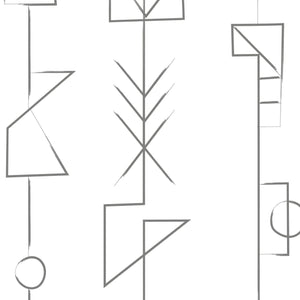 Géométries du hasard portées par le fil. Coudées, enroulées, courbées, emboitées, fléchées, les formes suivent le fil d'une improvisation inspirée des cultures du monde. Loustic est un papier peint au graphisme piquant et décalé qui saura réveiller subtillement un décor contemporain mais aussi dialoguer avec l'univers léger et candide des chambres d'enfants.