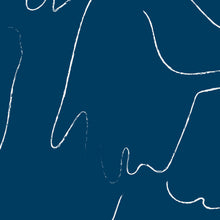 Charger l&#39;image dans la galerie, La poésie de la laine se tricote maille après maille dans ce dessin au trait grossi à l&#39;excès. Le motif presque abstrait de Sonia, fait d&#39;entrelacs, se dévoilera à qui sait le regarder et habillera l&#39;espace de son délicat cocon.
